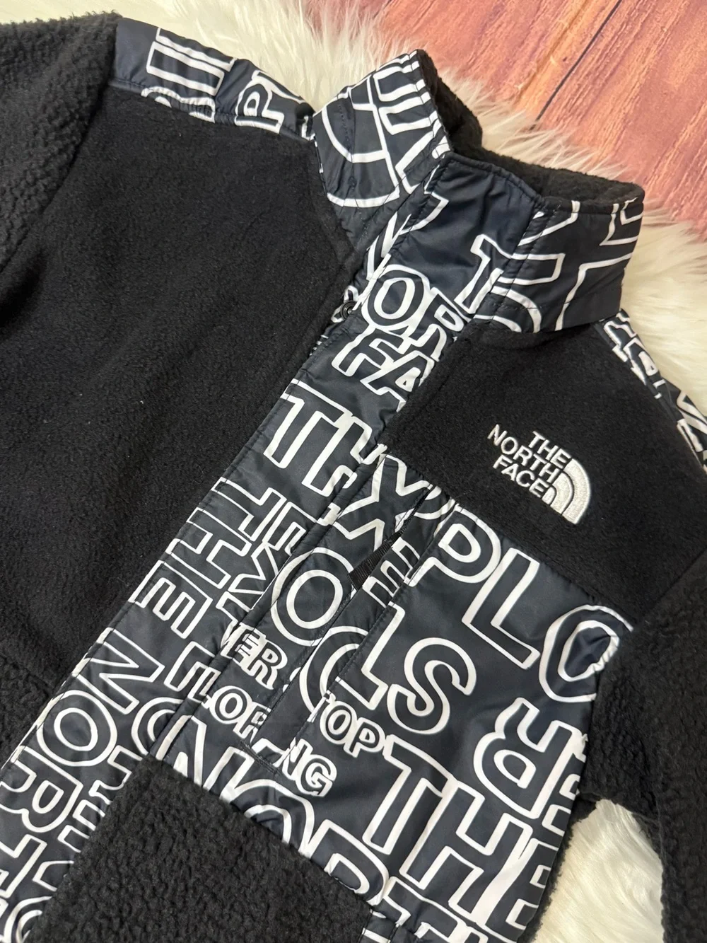 The North Face Black Sherpa Fleece Button Up Jacket - Boys Size M (10)